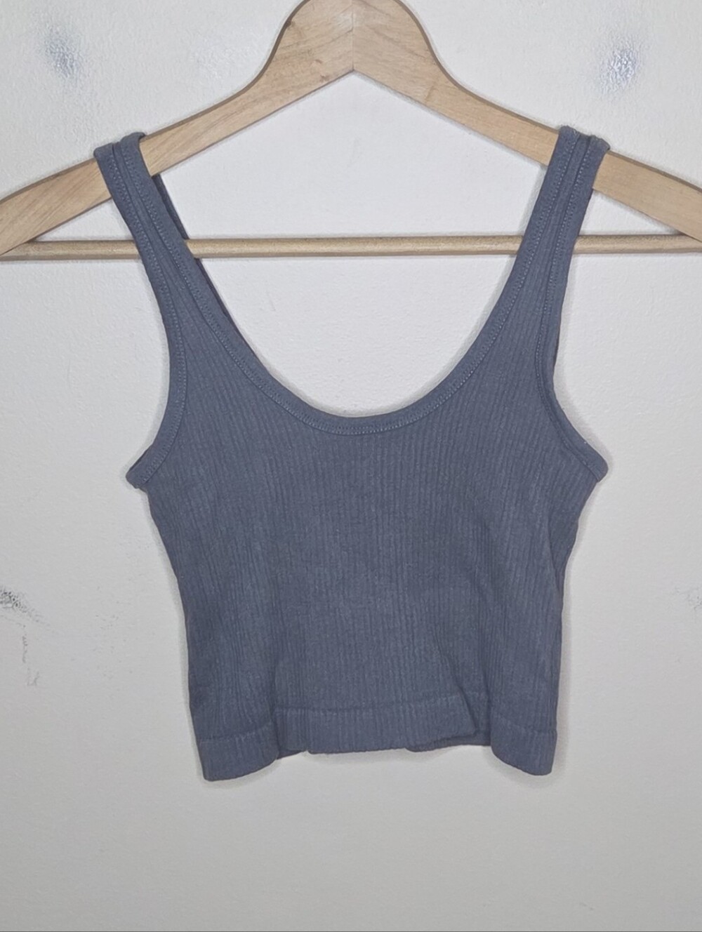Out From Under Urban Outfitters Gray Ribbed Cropped Tank Top Size Medium - Picture 4 of 5